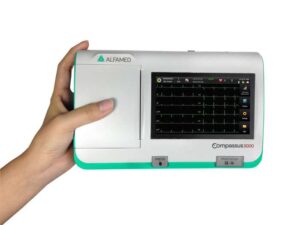 Compassus 3000 ECG Portátil de alta precisão com visualização simultânea de até 12 derivações ideal para triagem, checkup e transporte.